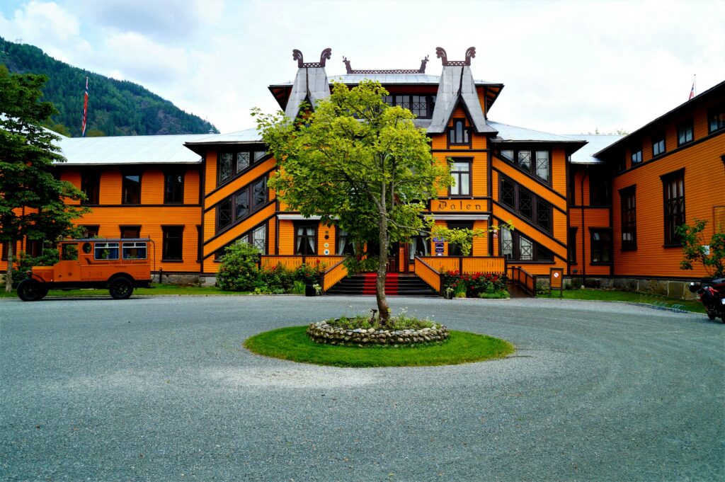 Strategic adoption of Mews PMS by historic hotel gro…